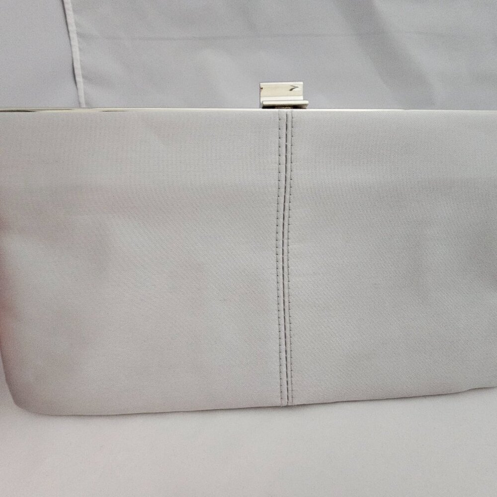 Victoria's Secret Satin Silver Bow Clutch! EUC! - Picture 3 of 8